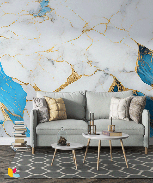 Papier Peint Effet Marbre Blanc avec Veines Dorées et Détails Bleus