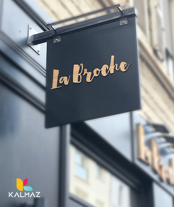 Enseigne Drapeau Personnalisée – Visibilité et Élégance