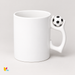 Mug blanc en porcelaine à personnaliser, avec anse décorée d’un ballon de football, sur fond clair.
